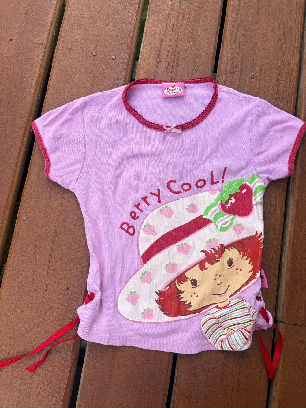 Girl’s Vintage Y2K Strawberry Shortcake Graphic Tee 10/12 Side Cinch Drawstring